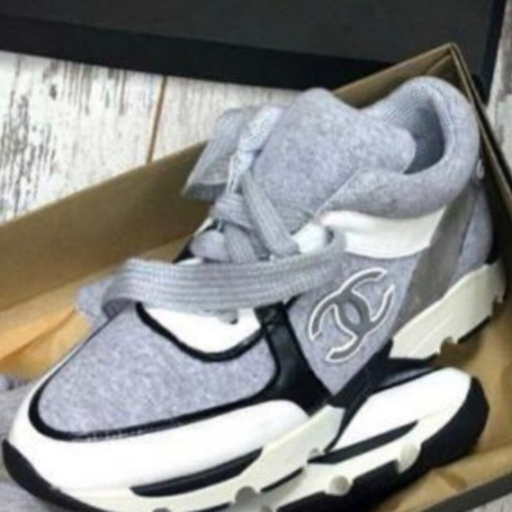 Women’s Sneakers